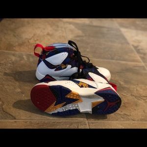 Air Jordan 7 Retro - White/University 6.5 Y